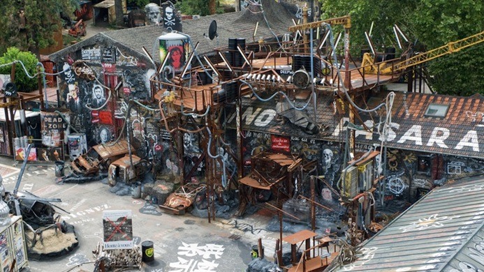 Abode of Chaos (Lyon, Francia)