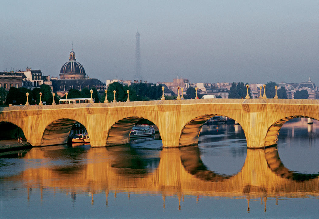 Christo and Jeanne-Claude: The Pont Neuf Wrapped, Paris, 1975-85 Photo: Wolfgang Volz. ©1985 Christo + Wolfgang Volz