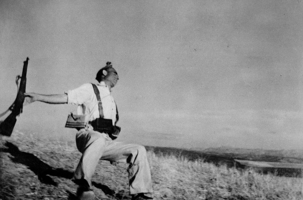 Robert Capa Muerte de un miliciano 1936 Robert Capa © International Center of Photography Magnum Photos.