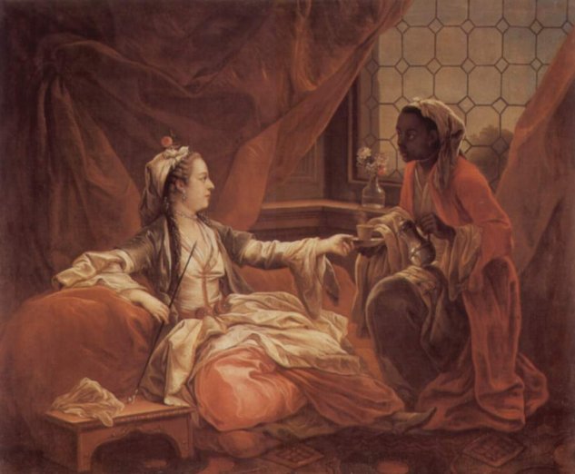  Einer Sultanin wird eine Tasse Kaffee von einer Sklavin überreicht
