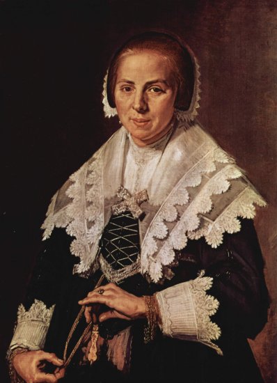  Porträt einer stehenden Frau mit Handschuhen in den Händen
